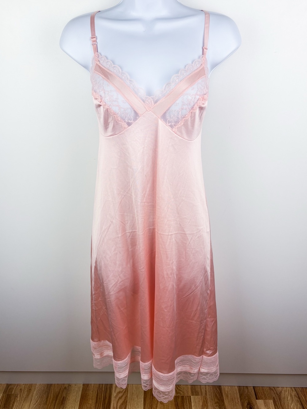 Vanity Fair Vintage Nylon Antron Lace Trim Pink Nightgown Lingerie Slip Coquette